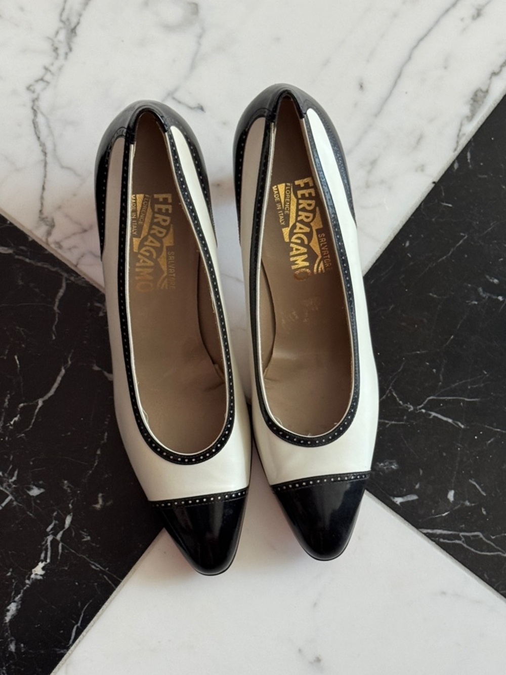NEW Salvatore Ferragamo Vintage SPECTATOR Pumps Black White 10 AA Extra Narrow - Picture 6 of 16